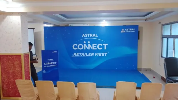 Backdrop and seating, retailer meet